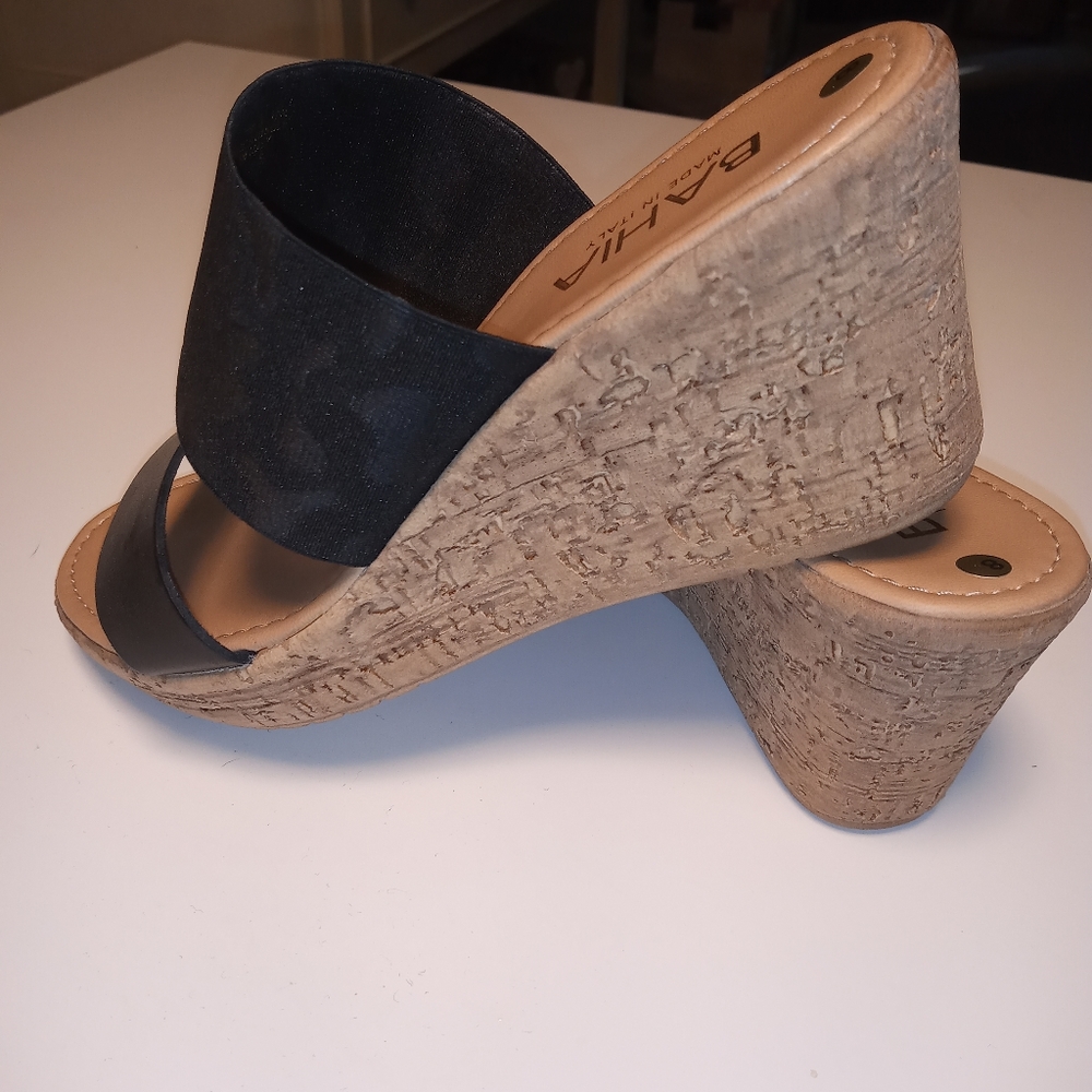 Black wedges